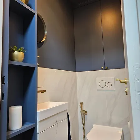Stylish 2 Bedrooms Apartment *