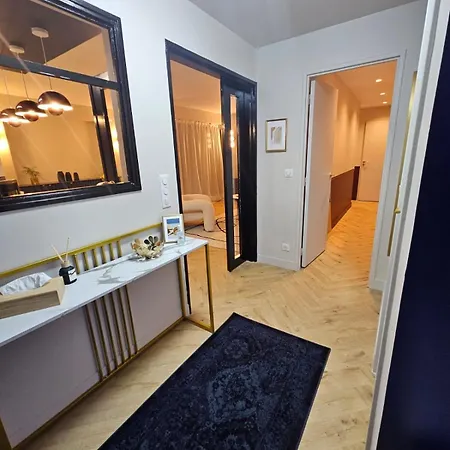Apartment Stylish 2 Bedrooms *