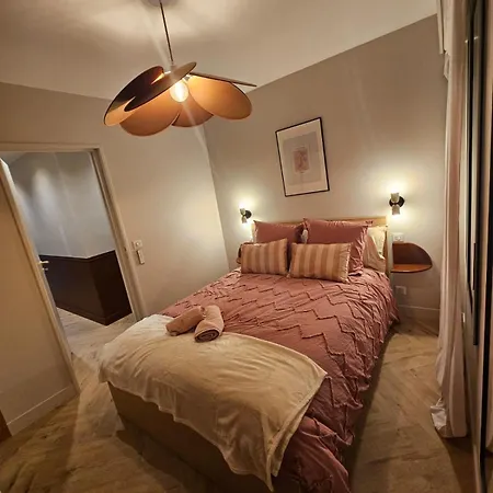 Stylish 2 Bedrooms Apartment *